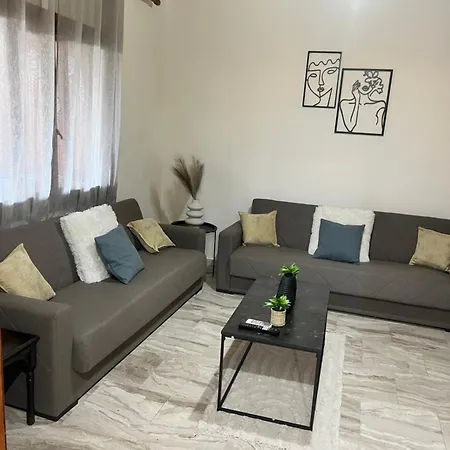 House With Garden Sleeps 6 Makrygialos