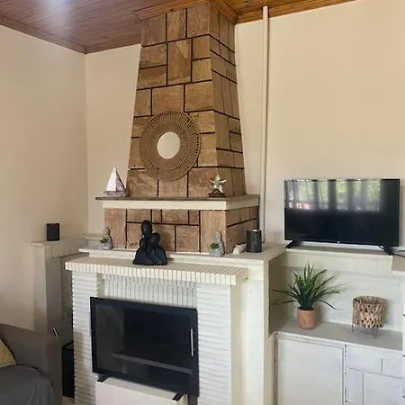 House With Garden Sleeps 6 Casa de Férias Makrygialos