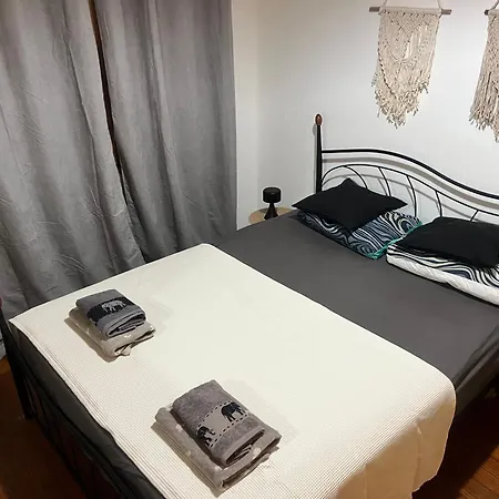 House With Garden Sleeps 6 * Makrygialos