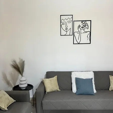 House With Garden Sleeps 6 Holiday home *