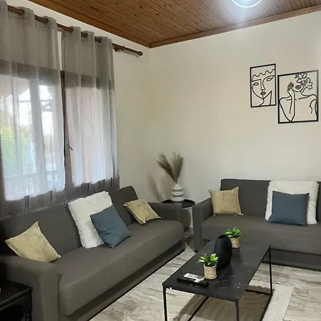 House With Garden Sleeps 6 Makrygialos