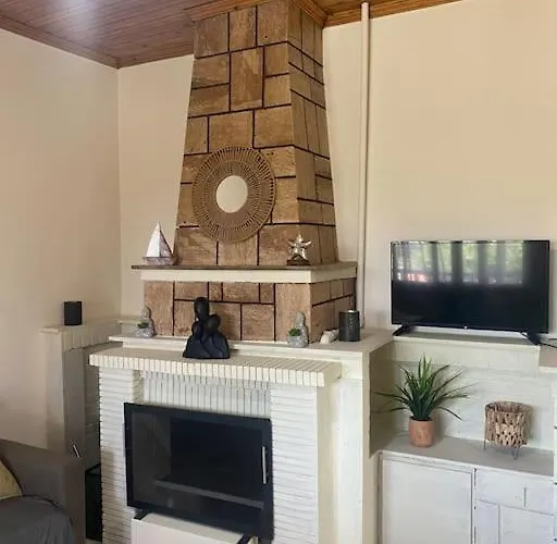 House With Garden Sleeps 6 Casa de Férias Makrygialos
