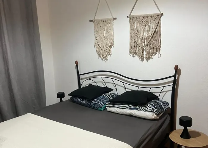House With Garden Sleeps 6 Casa de Férias Makrygialos