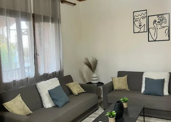 House With Garden Sleeps 6 Makrygialos